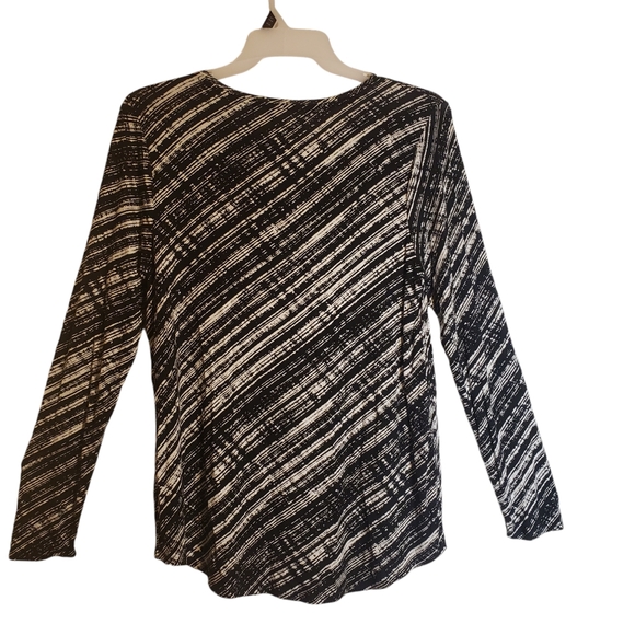 Apt9 women's lg geometric black/white print long sleeves pullover tee. Nwt 5033 - Picture 3 of 4